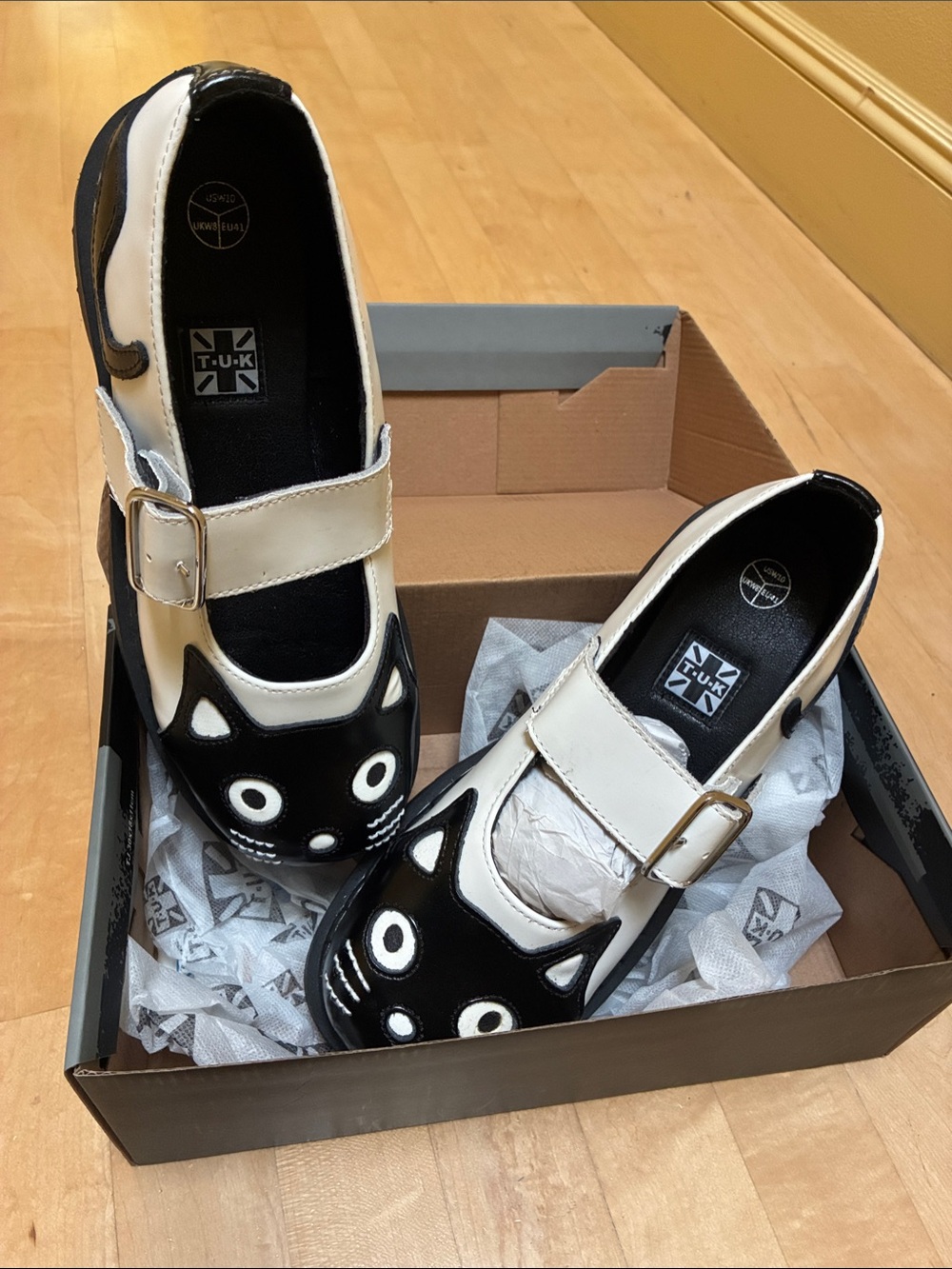 AWESOME! Rare! NWT T.U.K CLASSIC KITTY!Black and White Womens Mary Janes sz10/41